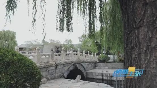 DƬ